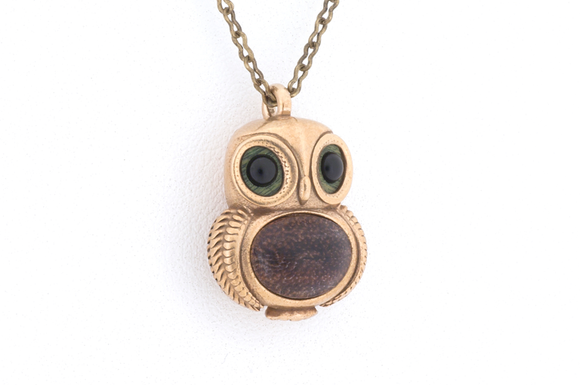 Owl pendant. Made in Bronze metal with Chechen wood inlay.